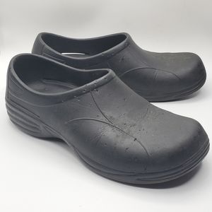 Tredsafe slip resistant oil suppressant  non-marking slipon womens 11 WIDE shoes